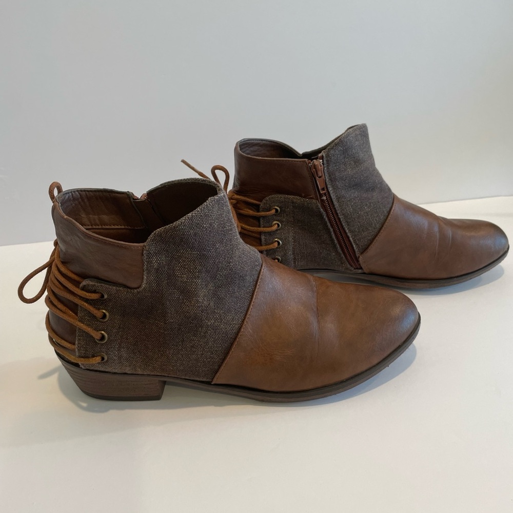 Pierre Dumas women's brown ankle boots side zipper,rear lace-up details. Sz 11